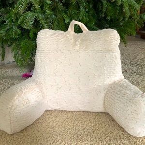 Comfort pillow! In white. Fluffy,and comfy.